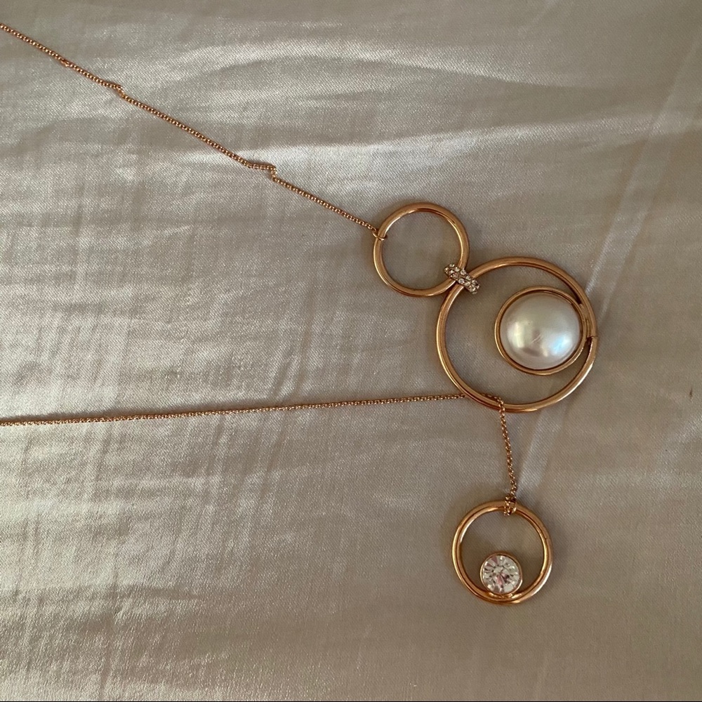 Self looped necklace